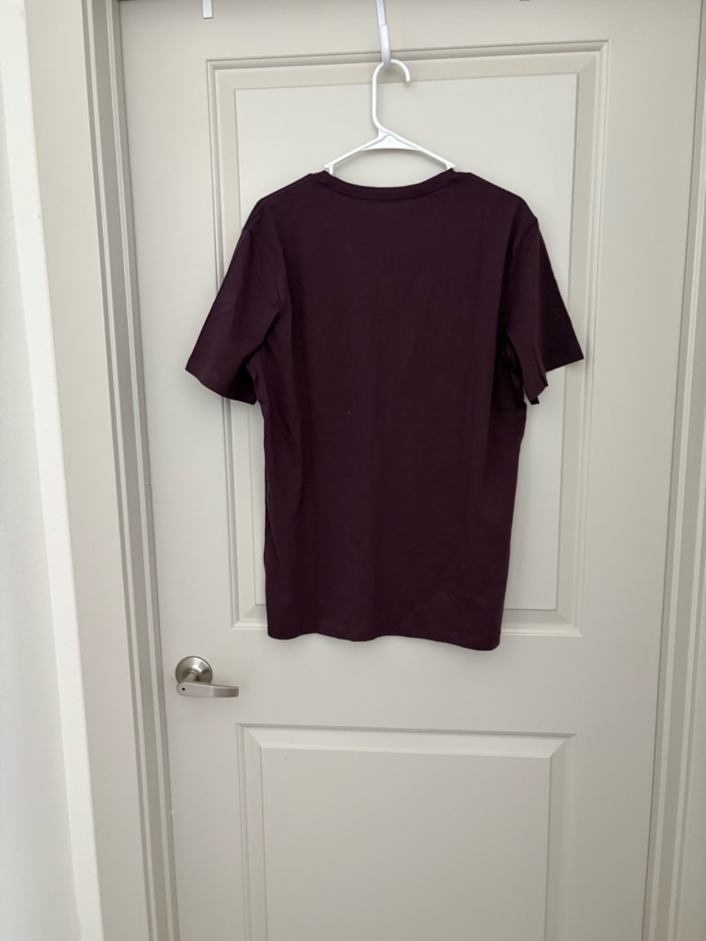 Pact Men's V-Neck T-Shirt in Deep Plum Organic Cotton NWOT Size M - Picture 4 of 5